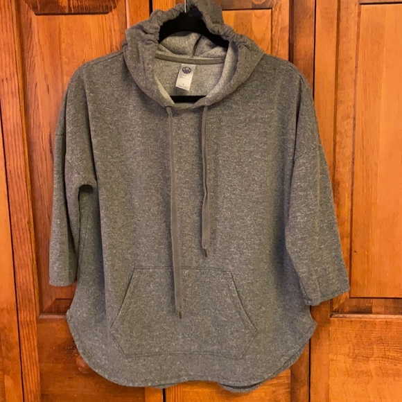 Te Verde Tops - Te Verde Hoodie with 3/4 Length Sleeves in Medium